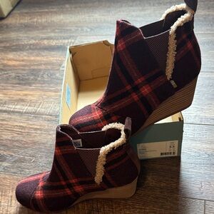 Toms Burgundy Plaid Ankle Boots with Faux Fur NWT
